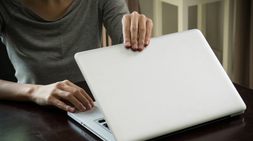 آموزش تنظیم روشن ماندن لپ تاپ در هنگام بستن درب آن